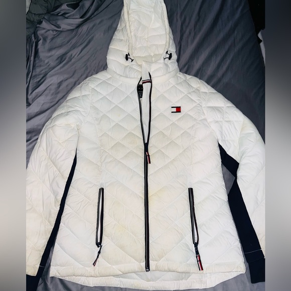 Tommy Hifiger Light weight Puffer Coat - Picture 3 of 3